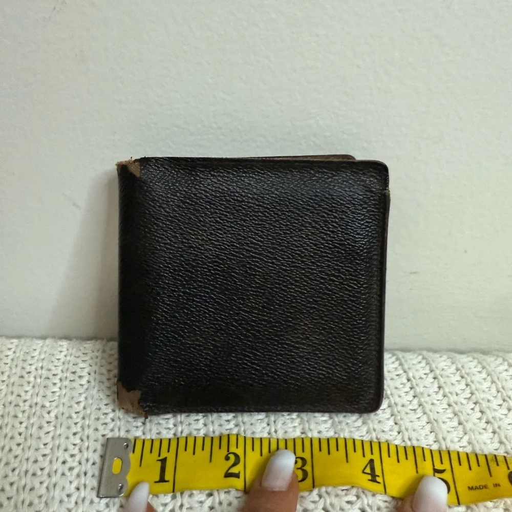 Louis Vuitton Men's monogram canvas and Leather Bi-Fold Wallet - project